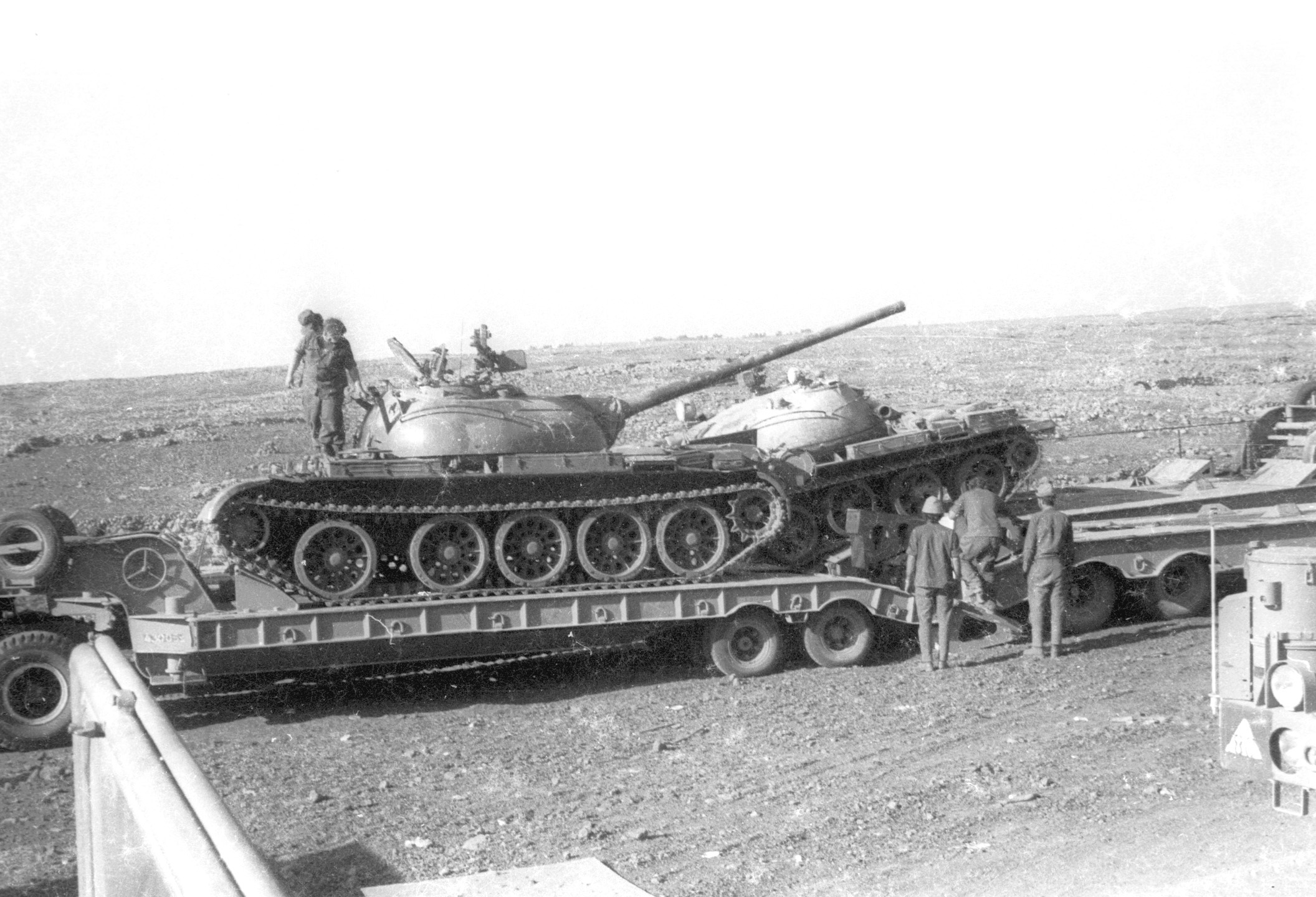 A captured Syrian T54 tank being taken away | תמונה NNL_ARCHIVE ...