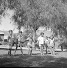 ילדי קב' "חמניות" במשחקים על הדשא.
