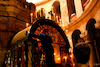 אורתודוקסים בכנסיית הקבר - פסחא – הספרייה הלאומית