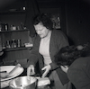 פולה בן גוריון מבשלת במטבח – הספרייה הלאומית