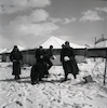 חיילים משחקים בשלג בבסיס תל ליטווינסקי, לימים תל השומר – הספרייה הלאומית