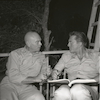 קירק דאגלס ויול ברינר בזמן צילומי הסרט "הטל צל ענק" בישראל.