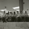 תלמידים ביום הראשון ללימודים ב"בית הס" ברמת אביב – הספרייה הלאומית