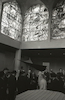 חתונה בבית הכנסת "הדסה" בירושלים, בו מוצגים הויטראז'ים של מארק שאגאל – הספרייה הלאומית