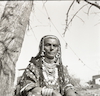 אשה במושב ברקת לבושה בלבוש מסורתי – הספרייה הלאומית