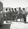 קבוצת חיילים בהרי אילת, בדרך לאילת.