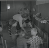 מושב ברוש שבנגב, גננת משחקת עם ילדים – הספרייה הלאומית