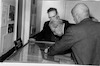 הנשיא יצחק בן-צבי עם ד"ר אלכסנדר ביין מנהלו של הארכיון (מאחור) בסיור מודרך, ארכיון הציוני, ירושלים.