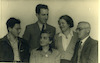 מימין לשמאל: בנימין מזר ורעייתו דינה לבית שימשילביץ', חנוך ומלכה ואורי מזר.