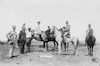 דב יפה (שלישי משמאל בסומן באיקס) עם הלורד אלפרד מונד מלצ'ט, תל מונד – הספרייה הלאומית