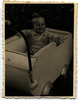 התינוקת עדנה רוטשילד [לימים פלדמן], בתם של דני ואליזבת רוטשילד בעגלה.