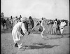 נובים מציגים דו קרב חרבות בכפר נובי בישארין אסואן, דרום מצרים.