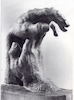פסל "מאבק היצר הטוב ביצר הרע: ידיים', (מבט מהצד) פרי יצירתו של הפסל מרדכי כפרי, בנגזי לוב, 2 מתוך 2.
