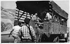 תמונה קבוצתית במשאית של מועדון מזכרת משה, במסגרת טיול לאילת.