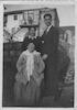 מימין לשמאל: אליהו ארוואץ ושמחה ארוואץ (אלמולי) והסבתא מסעודה אברג'יל (יושבת), שכונת אוהל משה, ירושלים.