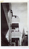 אביבה אדלר (בן-עמי) וליאון ברבנאל על מרפסת הבית של אביבה ברח' פינסקר 8, תל-אביב.