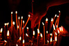 ירושלים: נרות בכנסיית הקבר.