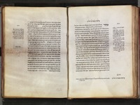 פרוש התורה לראב"ע.