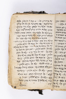 תרגומים ופרושים בארמית חדשה.