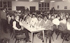 הרב נחמן, ראש ישיבת כפר גנים יזם מפגש "שולחן שבת" עם תלמידי הישיבה ונכבדי העיר. פורסם בעיתון פתח תקוה, גליון 42 שנה 1973.