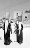 Bedouin women carrying on their heads water – הספרייה הלאומית