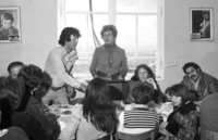 שולמית אלוני עורכת תעמולת בחירות למפלגתה בכפר הדרוזי ירכא.