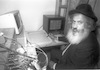 Famous sculpturer Yakov Agam drawing his new work with a computer – הספרייה הלאומית