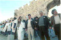 שרשרת אנושית מסביב לעיר העתיקה בירושלים – הספרייה הלאומית