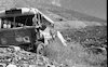 שרידי האוטובוס שהתפוצץ ממוקש לא רחוק מגבול סוריה – הספרייה הלאומית