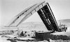 חיל ההנדסה של צה"ל קיבל גשרים ניידים כדי לאפשר להעביר כוחות שריון לצדו השני של עמק – הספרייה הלאומית