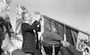 ראש הממשלה, יצחק רבין, השתתף בטכס הקמה של התנחלות חדשה, נחל קטיף, ברצועת עזה, שאורגן עבור גרעין נח"ל – הספרייה הלאומית