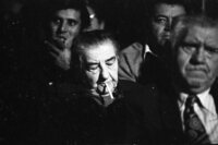 רבין מתפטר מראשות הממשלה.