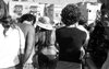 עורכים פיקניק בכיכר אתרים בתל אביב – הספרייה הלאומית