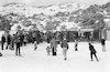 אלפים מנצלים את מזג האוויר היפה כדי להגיע לחרמון להנות מהשלג שירד במהלך השבוע שעבר – הספרייה הלאומית