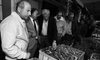 אריק נחמקין מבקר בשוק הירקות הסיטונאי בתל אביב – הספרייה הלאומית