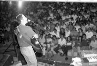 שלמה ארצי בהופעה בפני חיילי צה"ל באמפיתיאטרון – הספרייה הלאומית