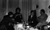 משה דיין עם פנחס ספיר ומשפחת עולים חוגגת חנוכה עם משפחה ישראלית – הספרייה הלאומית
