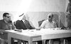 משה דיין מבקר בג'נין עםראש העירייה – הספרייה הלאומית