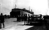 העברת נמל חיפה לידי צה"ל בתאריך 30 יוני 1948. ליד הנחתת הבריטית