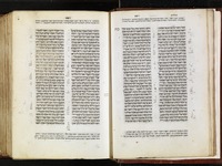 תנ"ך : עם ניקוד וטעמים, מסורה קטנה וגדולה.