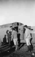 הילדים הגיעו למסילות.
