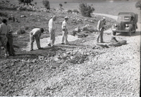 הוצאת מוקשים מהכביש העולה לקיבוץ מנרה