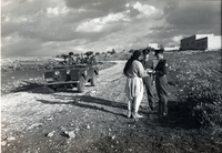 בדיקת תעודות של תושב בדואי המתגורר סמוך לגבולות ישראל