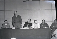פגישה של סגן הרמטכ"ל יגאל ידין עם חברי ההגנה בנושא הקמת צבא הקבע
