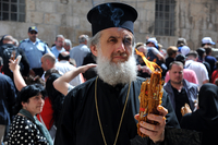 האש בחצר ובסמטאות.