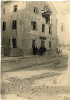 Group of soldiers in front of a destroyed house, "meine 'Wohnung Italien".
