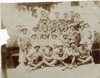 Group of soldiers: "? mit Sturmhelm gegen Schrappnels".