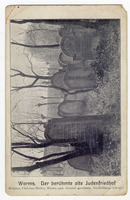 Photo of cemetery with caption "Der berühmte alte Judenfriedhof.