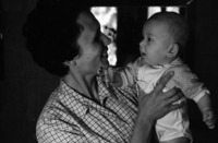 פנינה כהני - מורה, ספרנית עם בנה נעם.