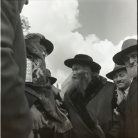 קבלת פנים בשדה התעופה בלוד לרב יקותיאל יהודה הלברשטאם מקלויזנברג.